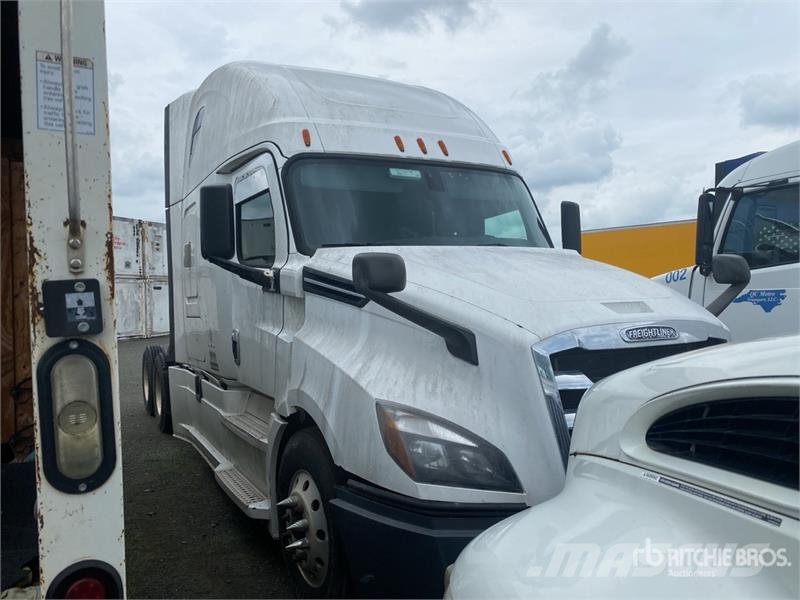 Freightliner Cascadia 126 6x4 T/A Sleeper Truck Tractor (Inoper 中古トラクターヘッド | トレーラーヘッド