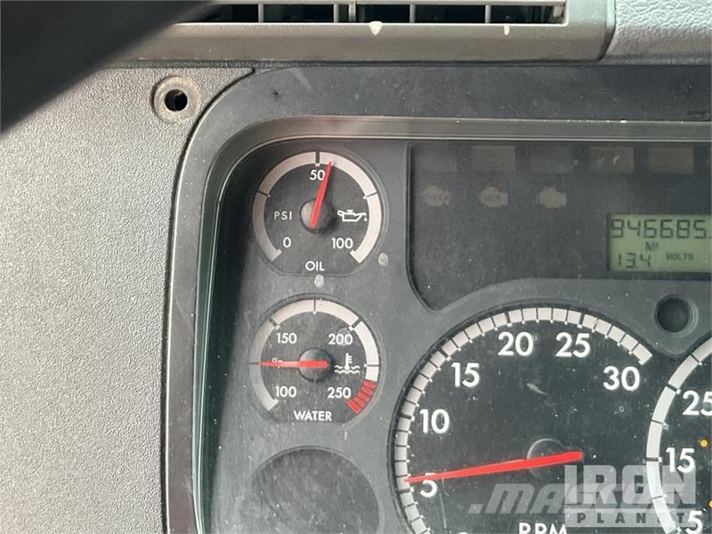 Freightliner Cascadia 125 6x4 T/A Sleeper Truck Tractor Vilcēji