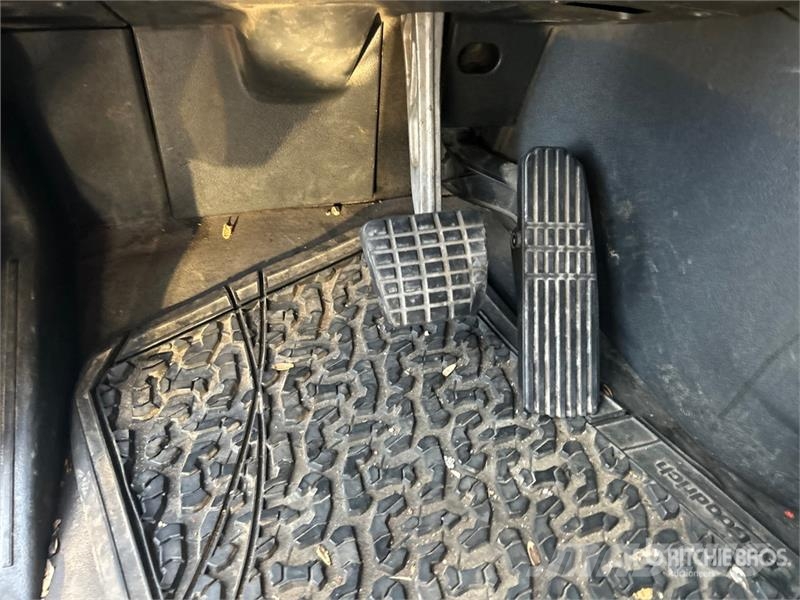 Freightliner Cascadia 6x4 T/A Sleeper Truck Tractor (Inoperable Trekkvogner