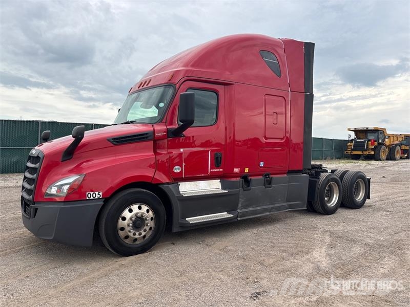 Freightliner Cascadia 126 6x4 T/A Sleeper Truck Tractor Cavalos mecânicos