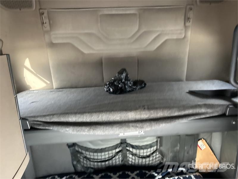 Freightliner Cascadia 125 6x4 T/A Sleeper Truck Tractor 曳引機組件