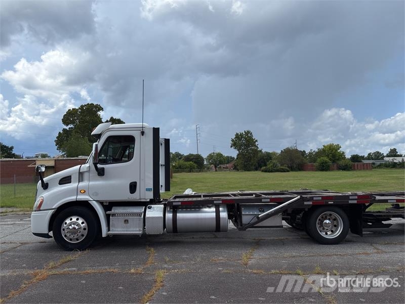 Freightliner Cascadia 113 Camiones portacoches