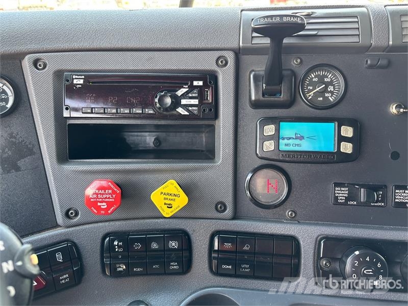 Freightliner Cascadia 125 6x4 T/A Sleeper Truck Tractor Sattelzugmaschinen
