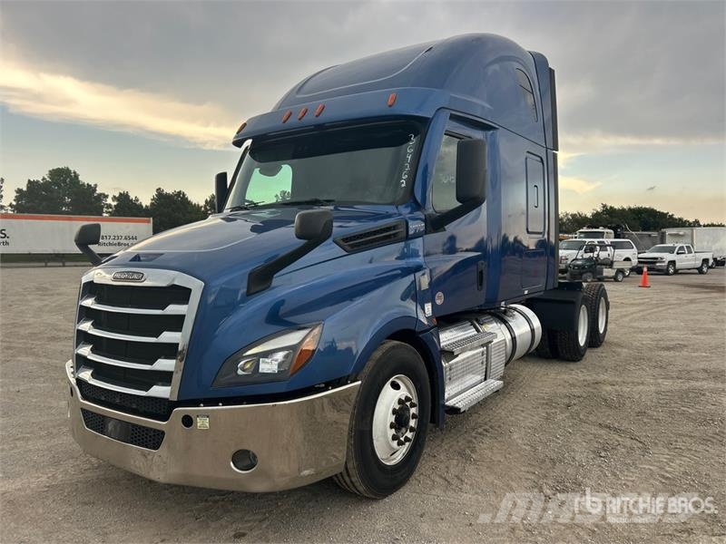 Freightliner Cascadia 126 6x4 T/A Sleeper Truck Tractor Tractor Units
