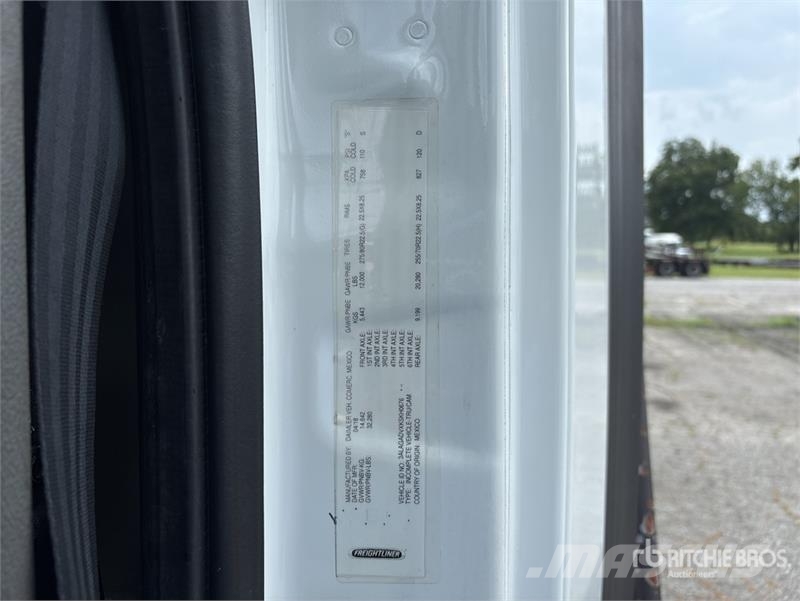 Freightliner Cascadia 113 Camiones portavehículos