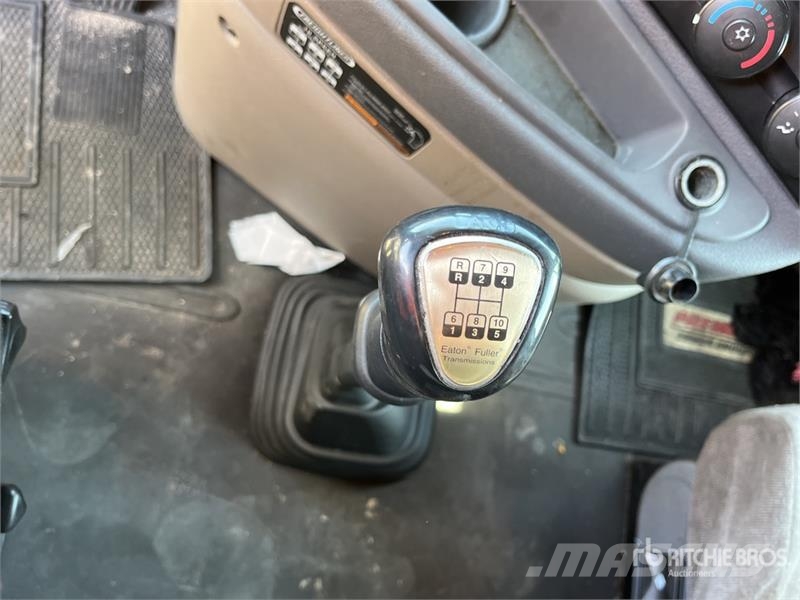 Freightliner Cascadia 125 6x4 T/A Sleeper Truck Tractor Cabezas tractoras