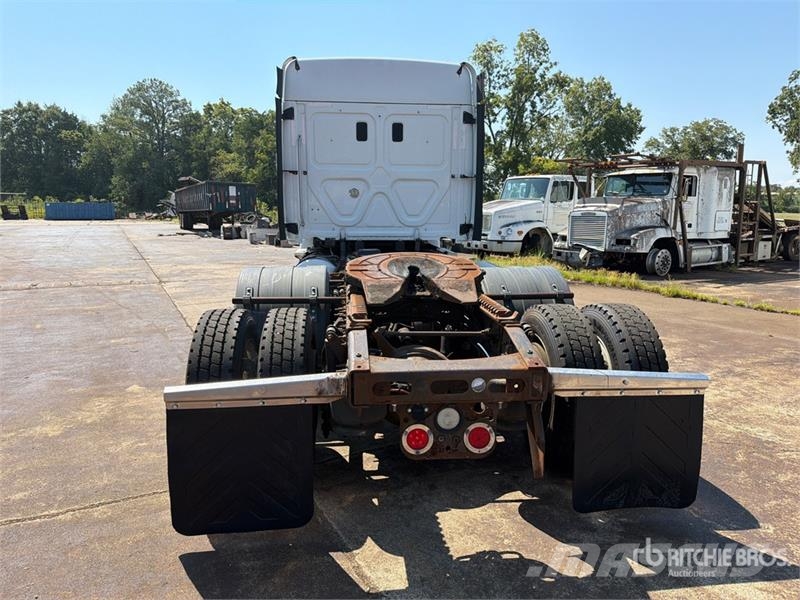 Freightliner Cascadia 113 6x4 Sleeper Car Carrier Truck Camiones portacoches