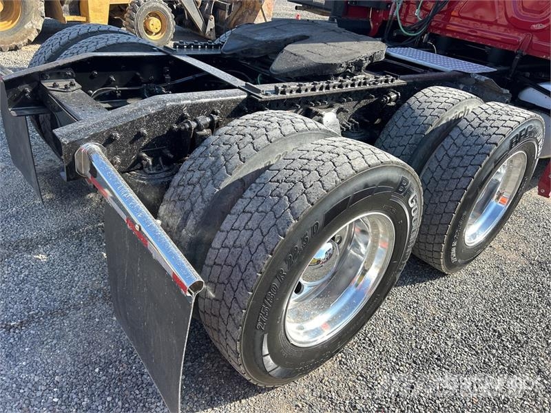 Freightliner Cascadia 126 6x4 T/A Sleeper Truck Tractor Trekkers