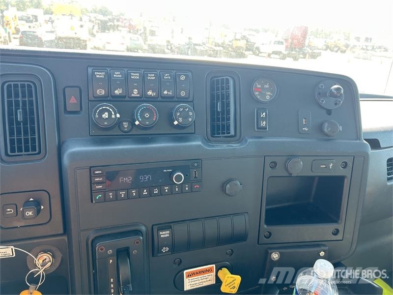 Freightliner Cascadia 126 탑차 트럭