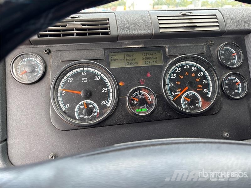 Freightliner Cascadia 125 6x4 T/A Sleeper Truck Tractor Naudoti vilkikai