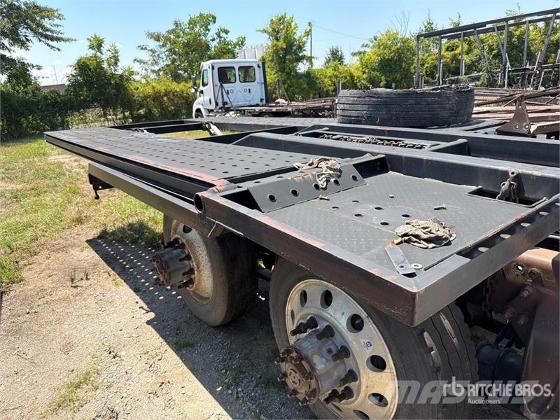 Freightliner Cascadia 113 6x4 Sleeper Car Carrier Truck (Inoper Camiones portacoches