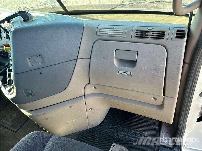 Freightliner Cascadia 113 Trekkers