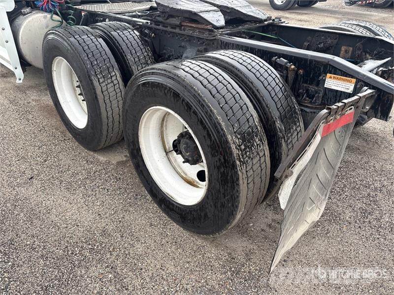 Freightliner Cascadia 125 6x4 T/A Sleeper Truck Tractor Vilcēji