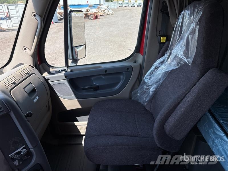 Freightliner Cascadia 113 6x2 Sleeper Car Carrier Truck Biltransportbilar