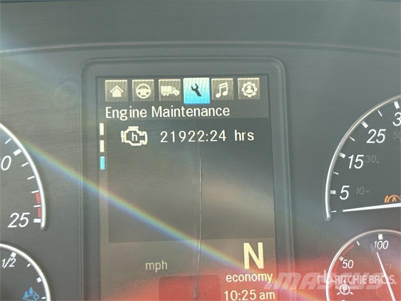 Freightliner Cascadia 126 6x4 T/A Sleeper Truck Tractor Trekkers