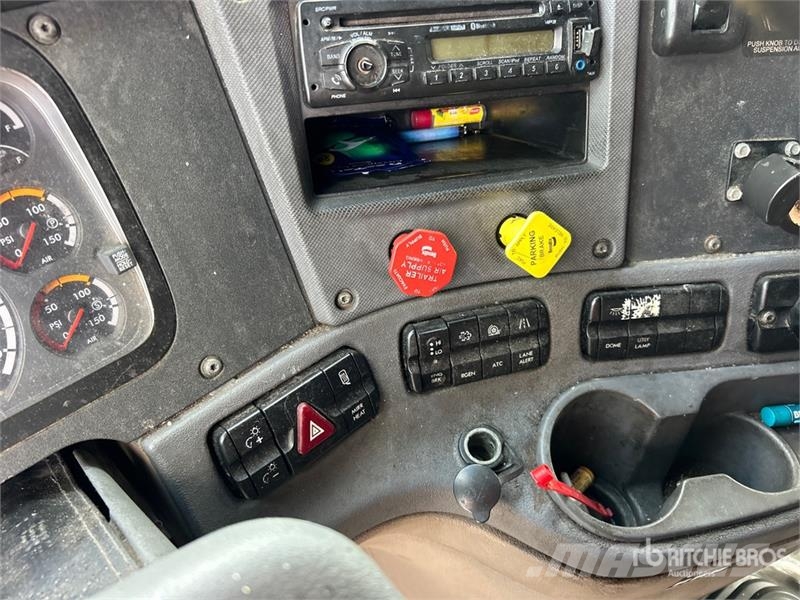 Freightliner Cascadia 125 6x4 T/A Sleeper Truck Tractor Sattelzugmaschinen