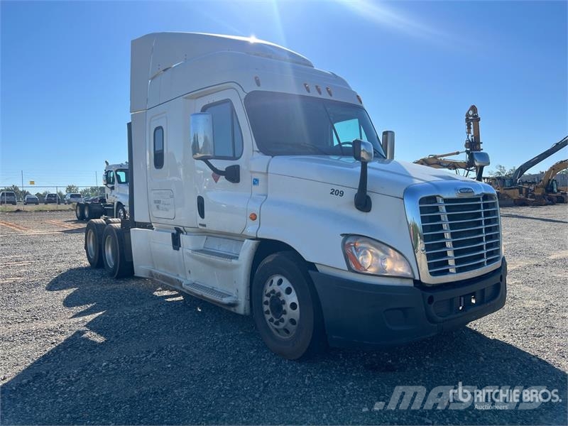 Freightliner Cascadia 6x4 T/A Sleeper Truck Tractor Vlačilci