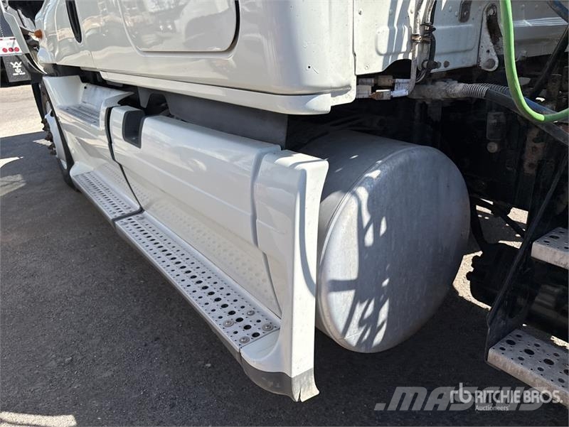 Freightliner Cascadia 125 6x4 T/A Sleeper Truck Tractor Sattelzugmaschinen