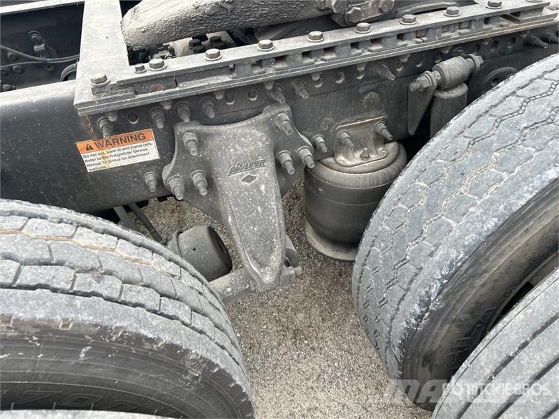 Freightliner Cascadia 126 6x4 T/A Sleeper Truck Tractor Motrici e Trattori Stradali
