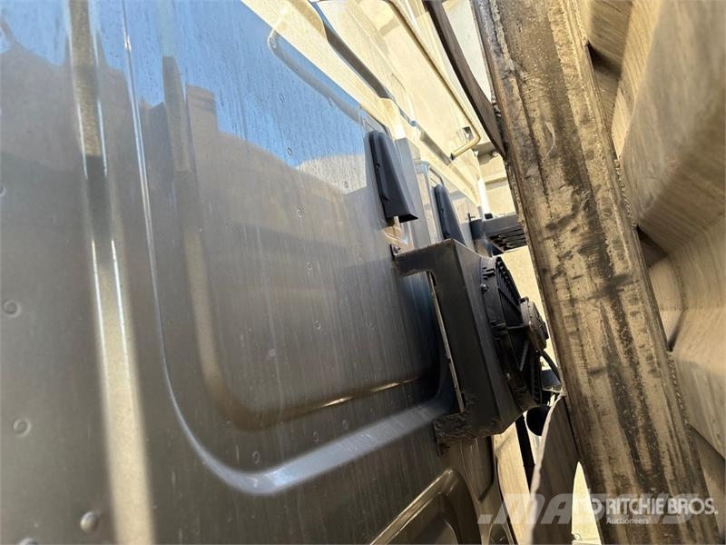 Freightliner Cascadia 126 6x4 T/A Sleeper Truck Tractor وحدات الجر