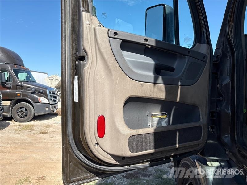 Freightliner Cascadia 113 Седельные тягачи