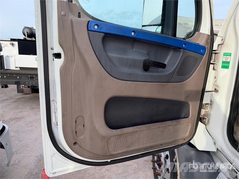 Freightliner Cascadia 125 6x4 T/A Sleeper Truck Tractor Sattelzugmaschinen