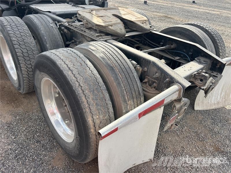 Freightliner Cascadia 125 6x4 T/A Sleeper Truck Tractor Седельные тягачи