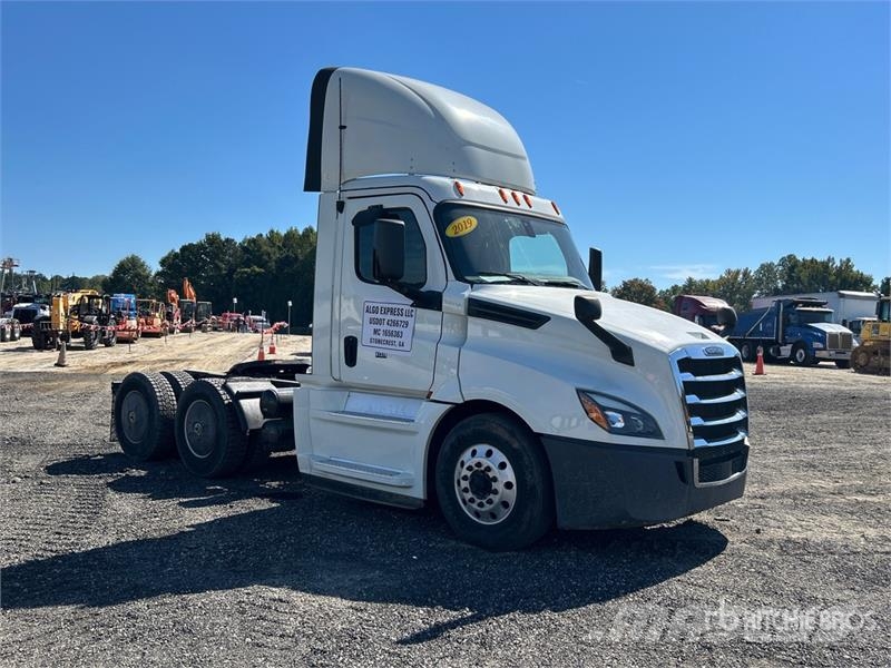 Freightliner Cascadia 126 Vilcēji