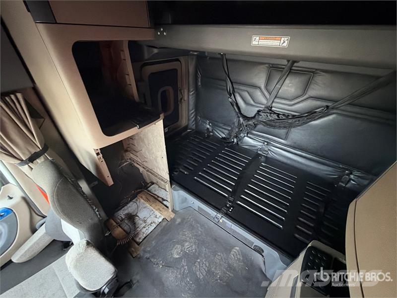 Freightliner Cascadia 125 6x4 T/A Sleeper Truck Tractor Sattelzugmaschinen