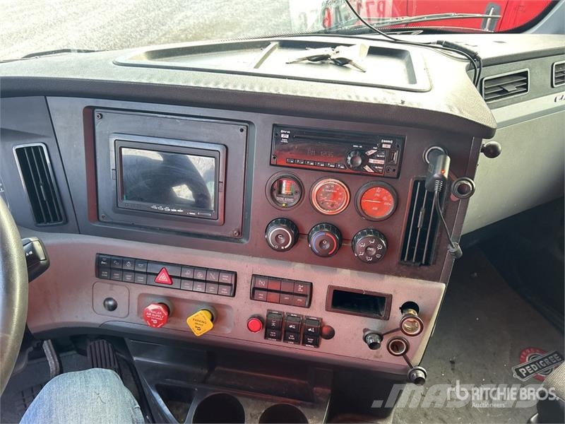 Freightliner Cascadia 126 6x4 T/A Sleeper Truck Tractor وحدات الجر