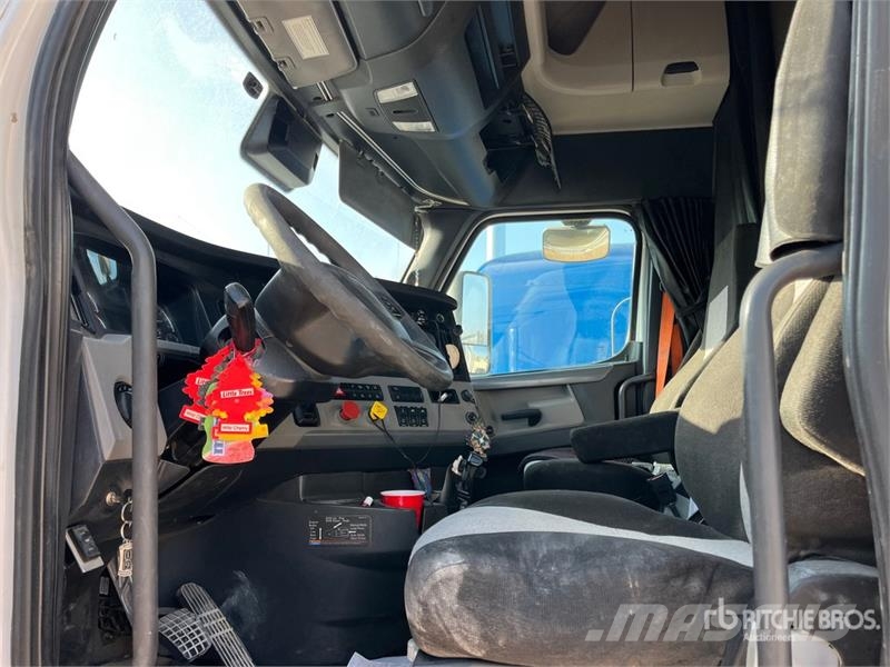 Freightliner Cascadia 126 6x4 T/A Sleeper Truck Tractor Tracteur routier