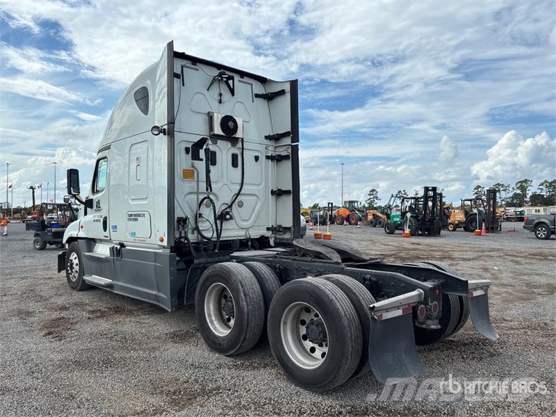 Freightliner Cascadia 125 6x4 T/A Sleeper Truck Tractor Naudoti vilkikai