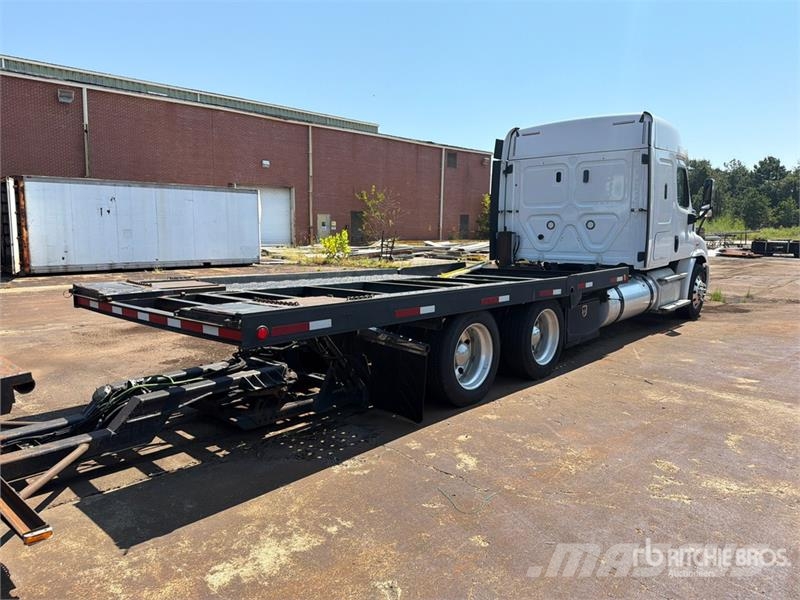 Freightliner Cascadia 113 6x4 Sleeper Car Carrier Truck Trasportatore per veicoli