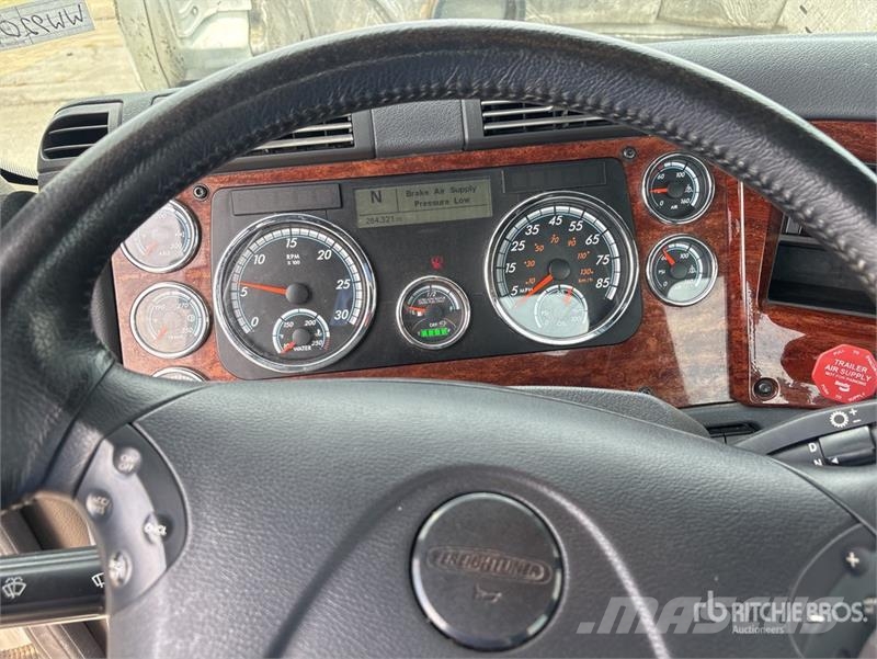 Freightliner Cascadia 113 Camiones portavehículos