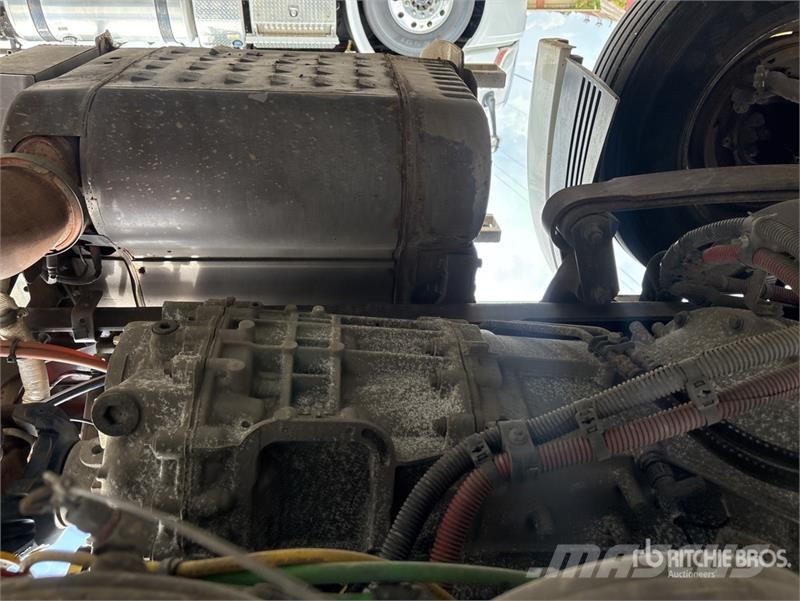Freightliner Cascadia 113 Camiones portavehículos