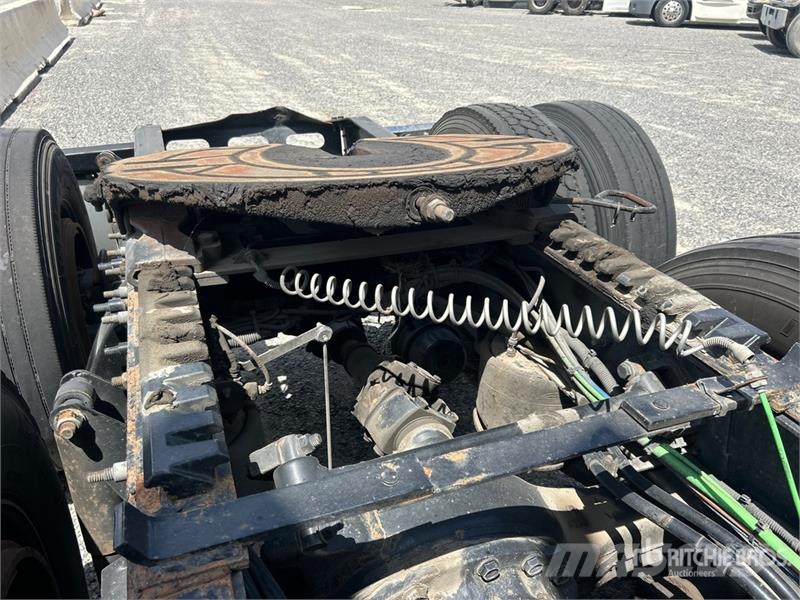 Freightliner Cascadia 125 6x4 Tri/A Day Cab Truck Tractor (Glid Nyergesvontatók