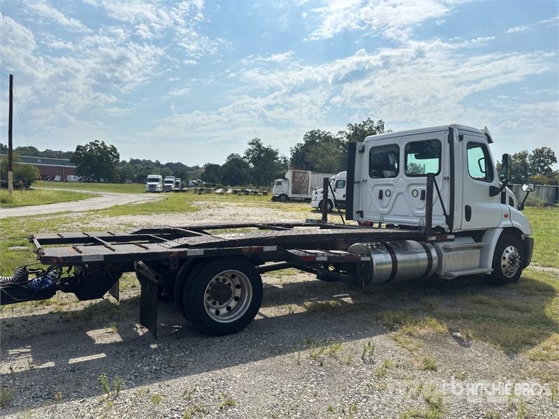 Freightliner Cascadia 113 Camiones portacoches