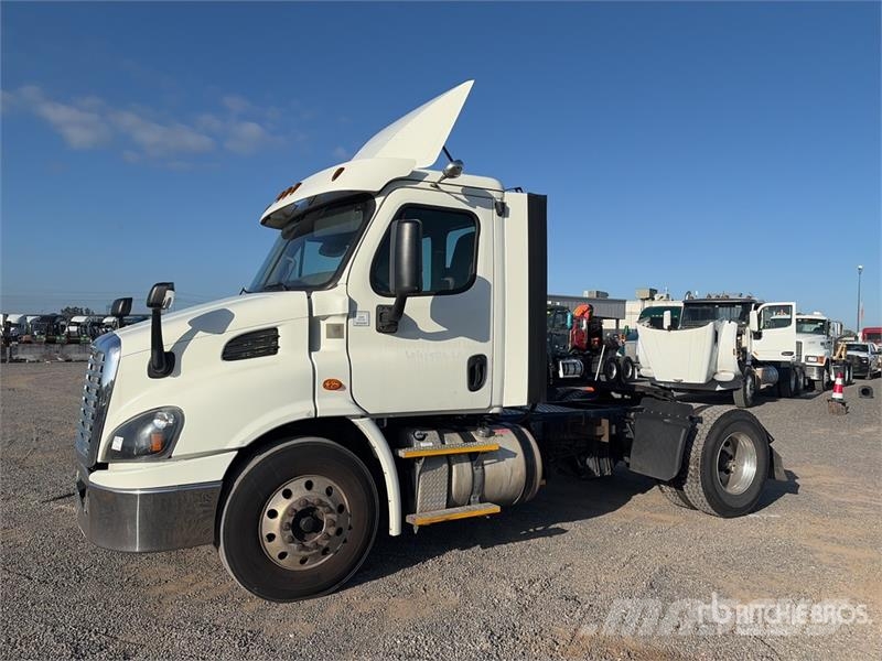Freightliner Cascadia 113 Vetopöytäautot