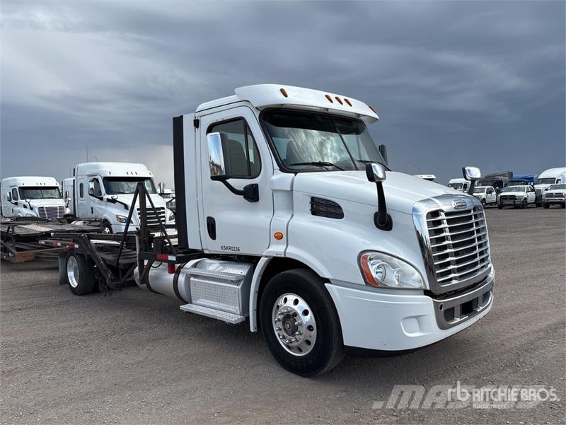 Freightliner Cascadia 113 Trasportatore per veicoli