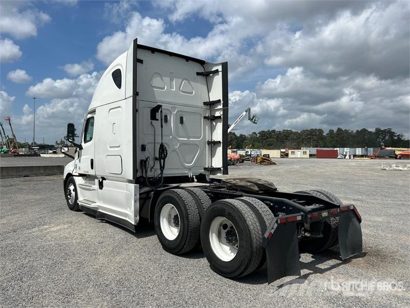 Freightliner Cascadia 126 6x4 T/A Sleeper Truck Tractor Nyergesvontatók