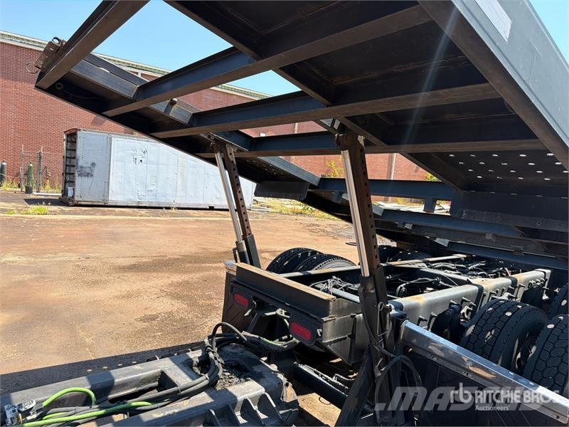 Freightliner Cascadia 113 6x4 Sleeper Car Carrier Truck Trasportatore per veicoli