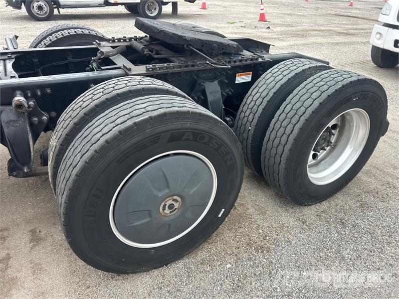 Freightliner Cascadia 126 6x4 T/A Sleeper Truck Tractor Vlačilci