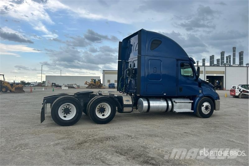 Freightliner Cascadia 126 6x4 T/A Sleeper Truck Tractor Tractor Units