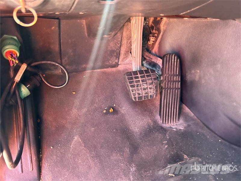 Freightliner Cascadia 126 6x4 T/A Sleeper Truck Tractor Седельные тягачи