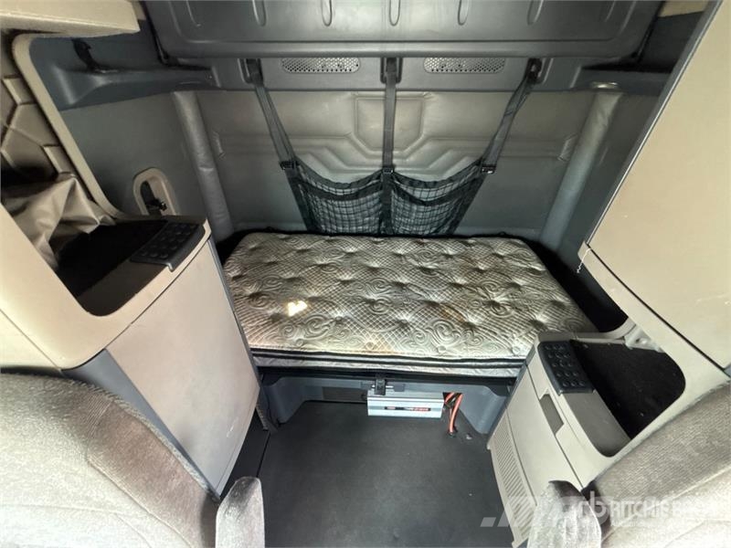 Freightliner Cascadia 125 6x4 T/A Sleeper Truck Tractor Dragbilar