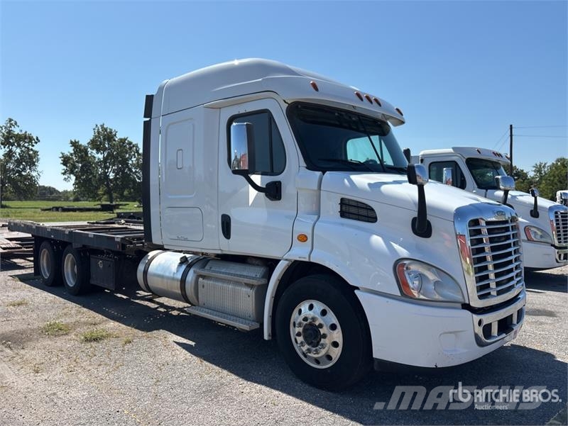 Freightliner Cascadia 113 6x4 Car Carrier Truck Autovežiai