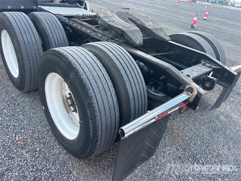 Freightliner Cascadia 125 6x4 T/A Sleeper Truck Tractor Trekkvogner