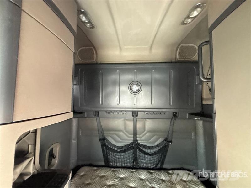 Freightliner Cascadia 125 6x4 T/A Sleeper Truck Tractor Dragbilar