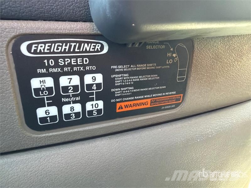Freightliner Cascadia 113 6x4 Sleeper Car Carrier Truck Camiones portacoches