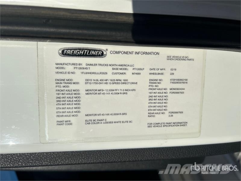 Freightliner Cascadia 126 6x4 T/A Sleeper Truck Tractor Tegljači